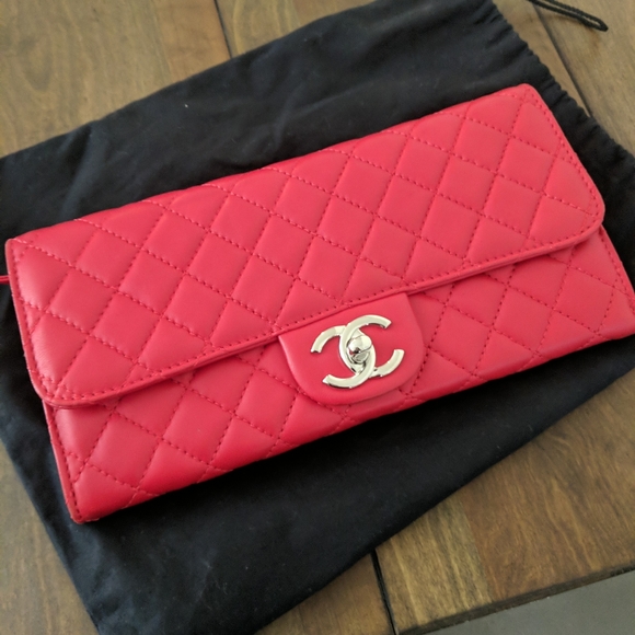 Chanel Red East West WOC - Picture 2 of 6